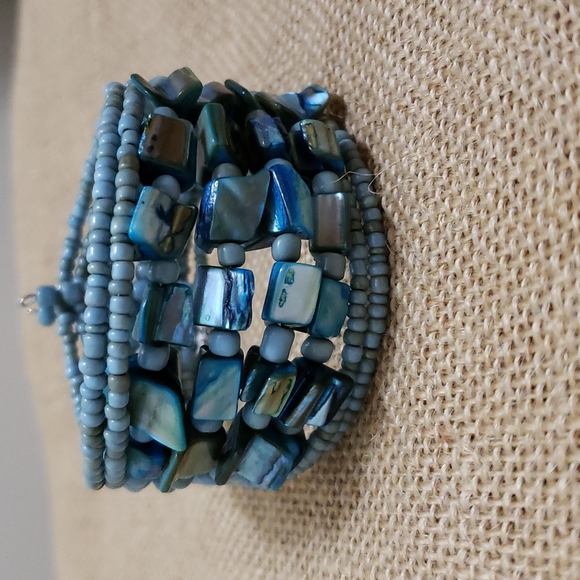 Jewelry - Glass beads and shell adjustable bracelet.